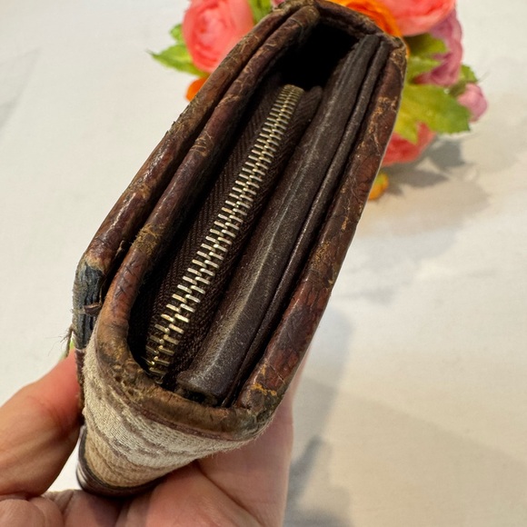 Authentic Gucci compact wallet - Picture 4 of 12